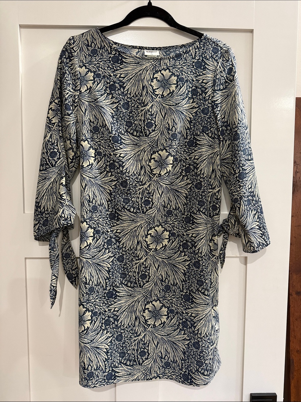 H&M Floral Navy and Cream Tie/Bell-Sleeve Shift Dress Ruffle Buttons - Women’s 4